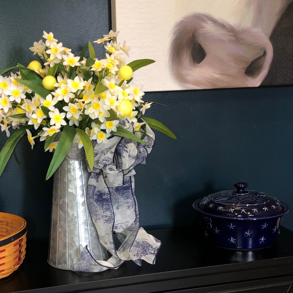 Floral arrangement of daffodils and lemons.